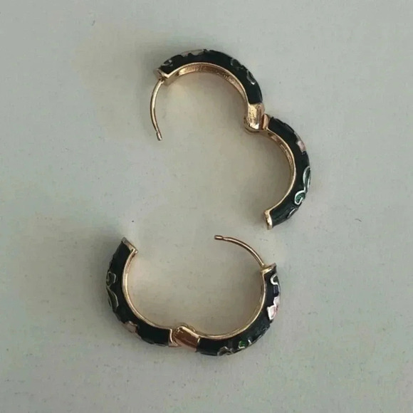 Pretty Black & Pink Asian Inspired Painted Hoop Hinged Earrings NWT - Picture 4 of 4